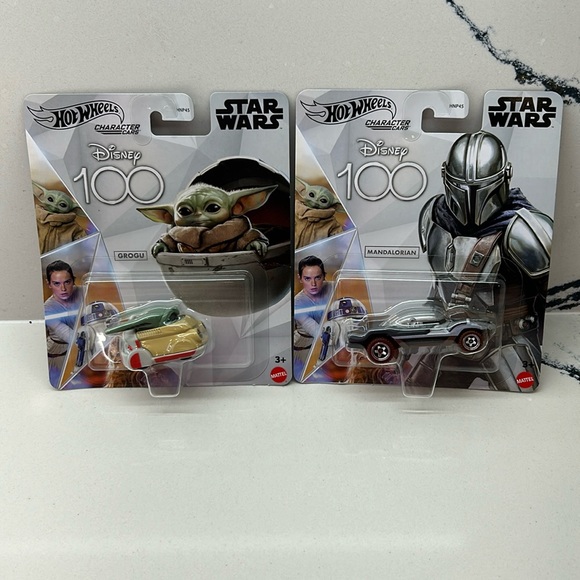 Hot Wheels Disney 100 Yoda and Mandalorian Cars - Picture 1 of 6